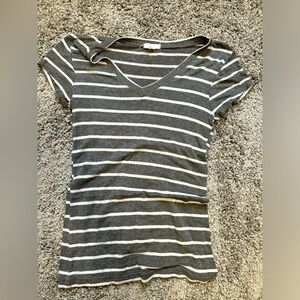 Zenana Outfitters V Neck Gray/White Striped Short Sleeve